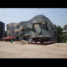 Den Federation Square umgeben Gebäude mit ungewöhnlichen Fassaden